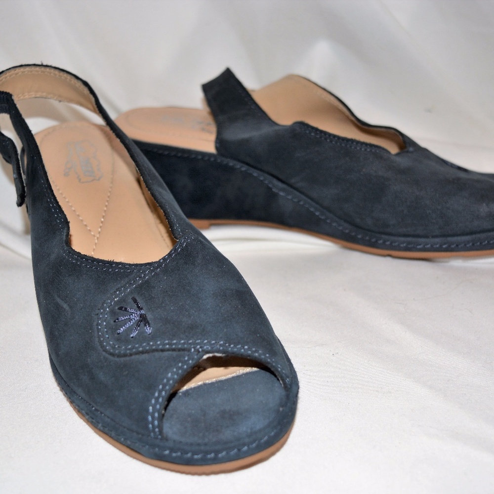 SALE!  NEW! oh Deer! WENDY Suede Open Toe Wedges